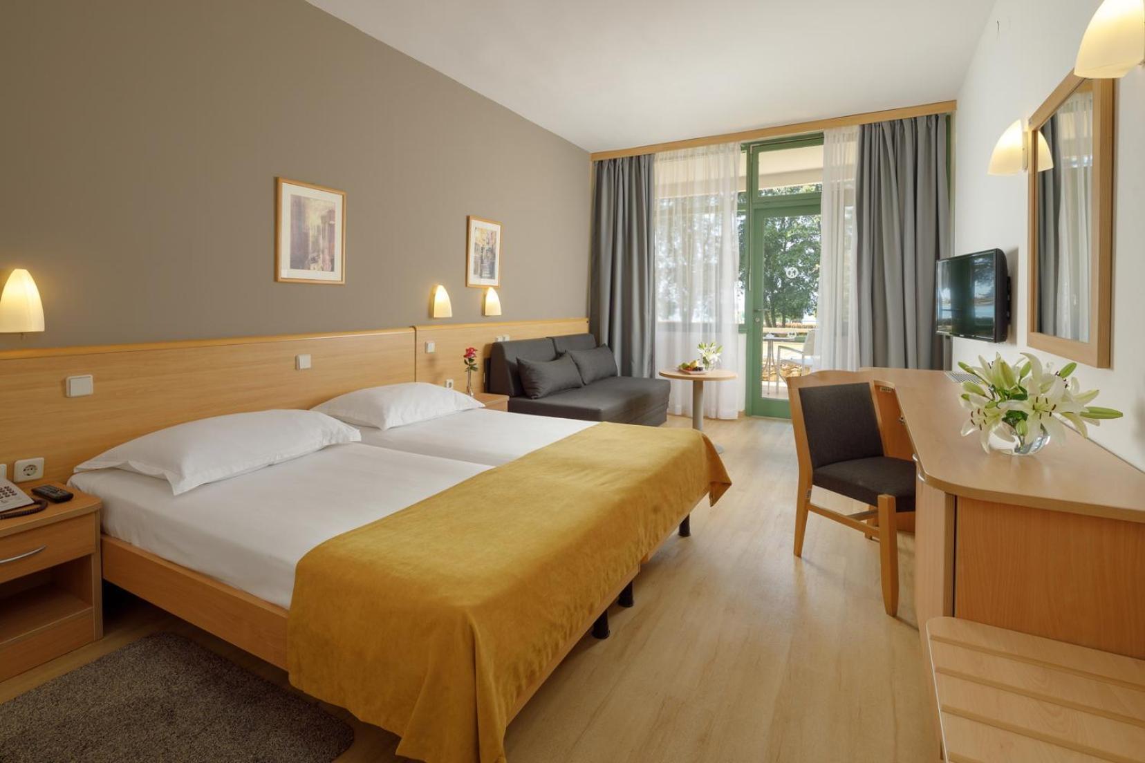 Hotel Aurora Plava Laguna Umago Esterno foto