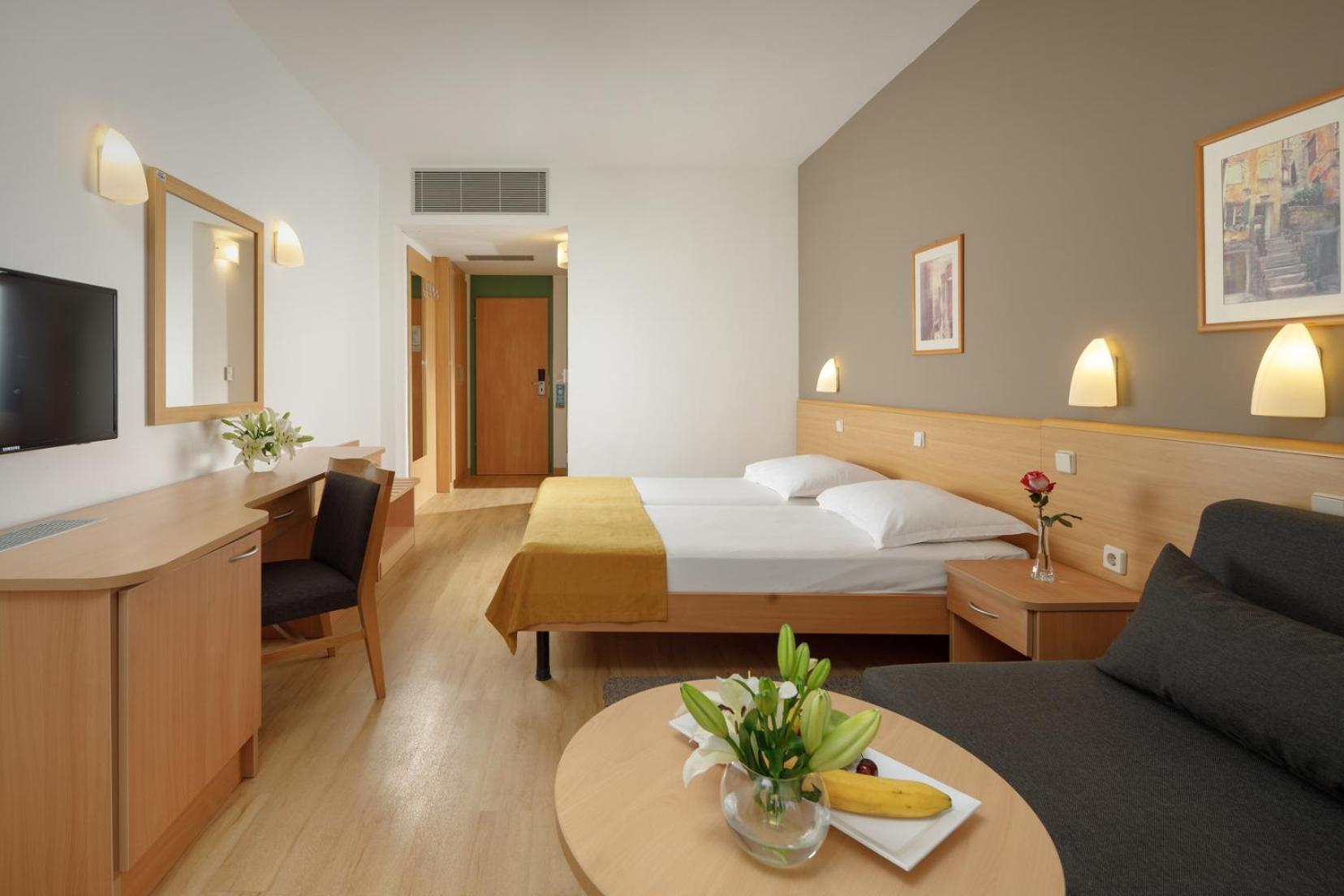 Hotel Aurora Plava Laguna Umago Esterno foto