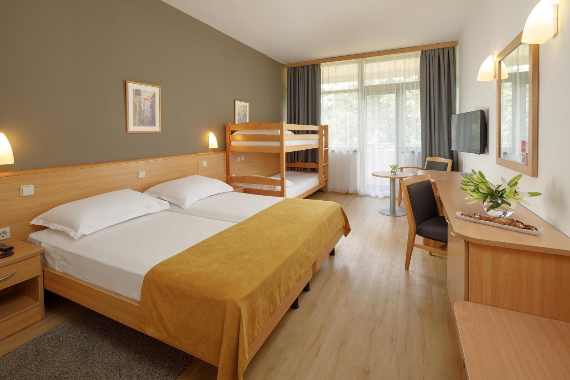 Hotel Aurora Plava Laguna Umago Esterno foto