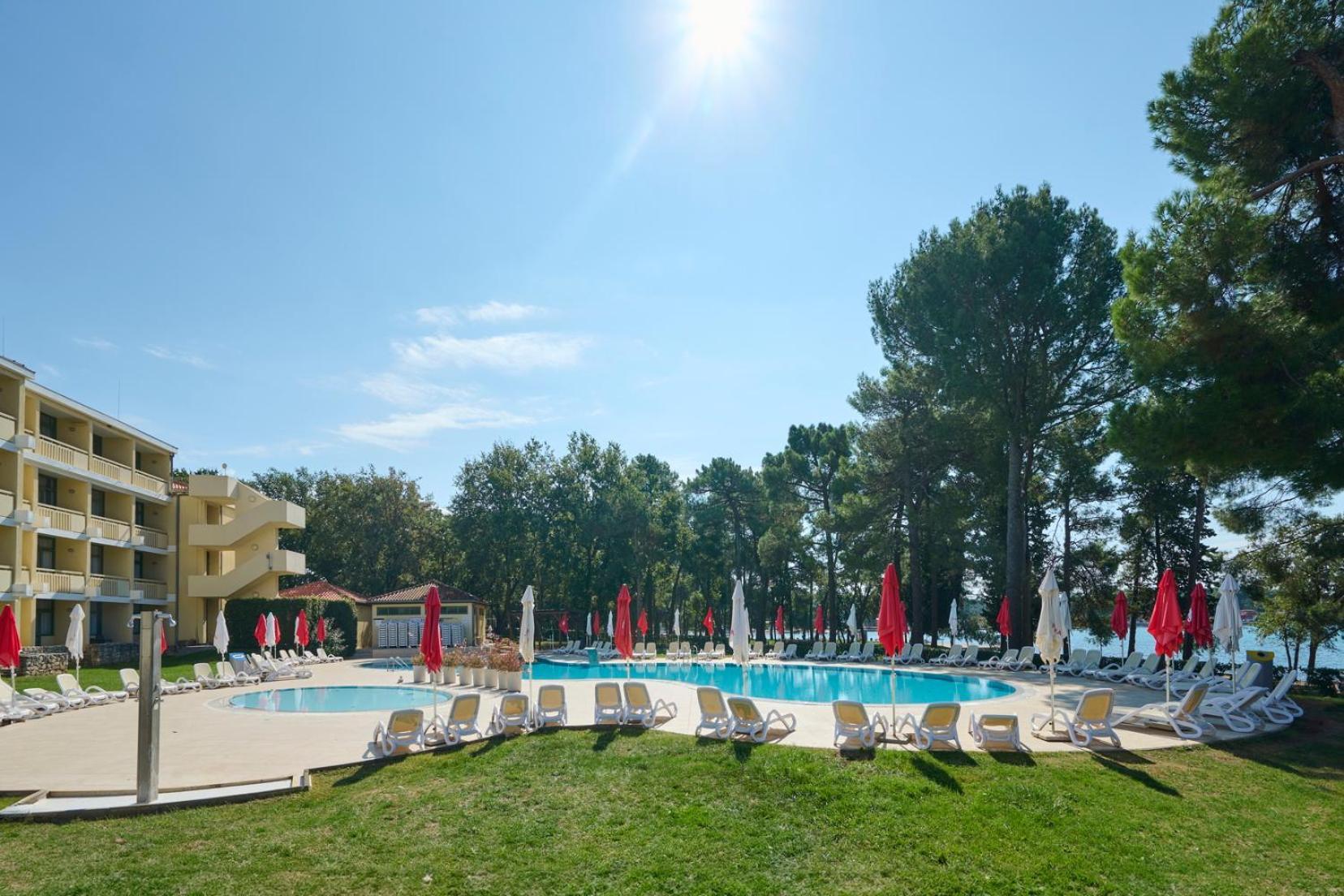 Hotel Aurora Plava Laguna Umago Esterno foto